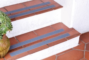 GAH-Alberts 140588 Anti-Rutsch-Streifen – selbstklebend, Kunststoff, auf Rolle, anthrazit, 18 m x 50 mm - 